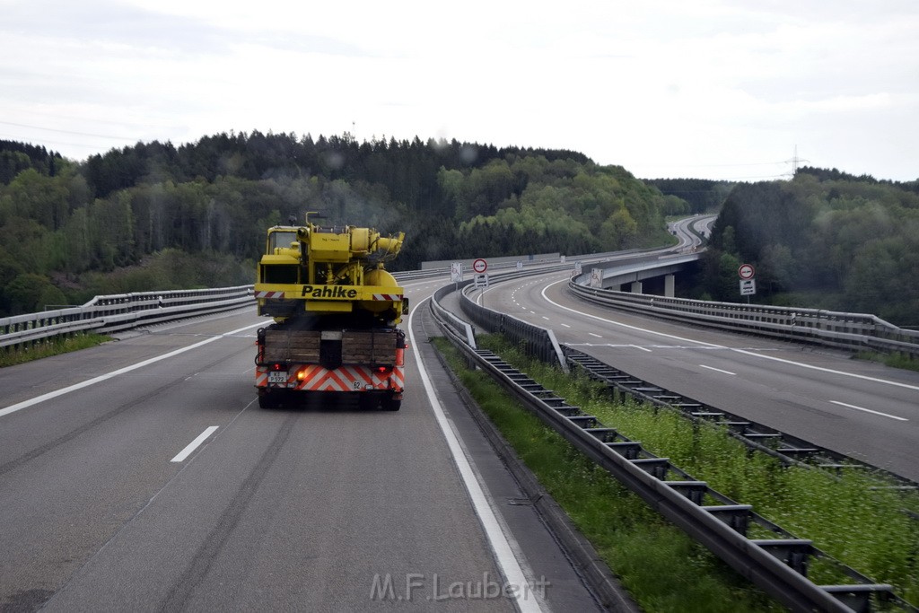 VU Gefahrgut LKW umgestuerzt A 4 Rich Koeln Hoehe AS Gummersbach P014.JPG - Miklos Laubert